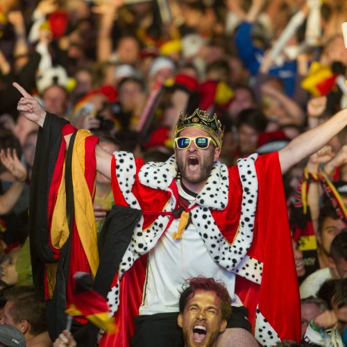 140713184108-wc-fan-reaction-02